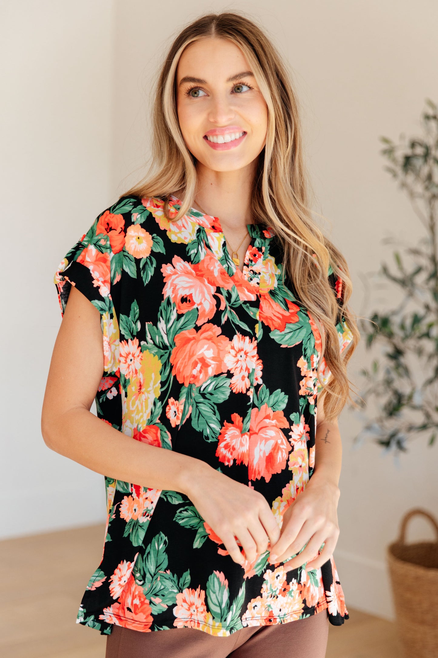 Lizzy Cap Sleeve Top in Black Garden Floral - Hey Hunni LLC