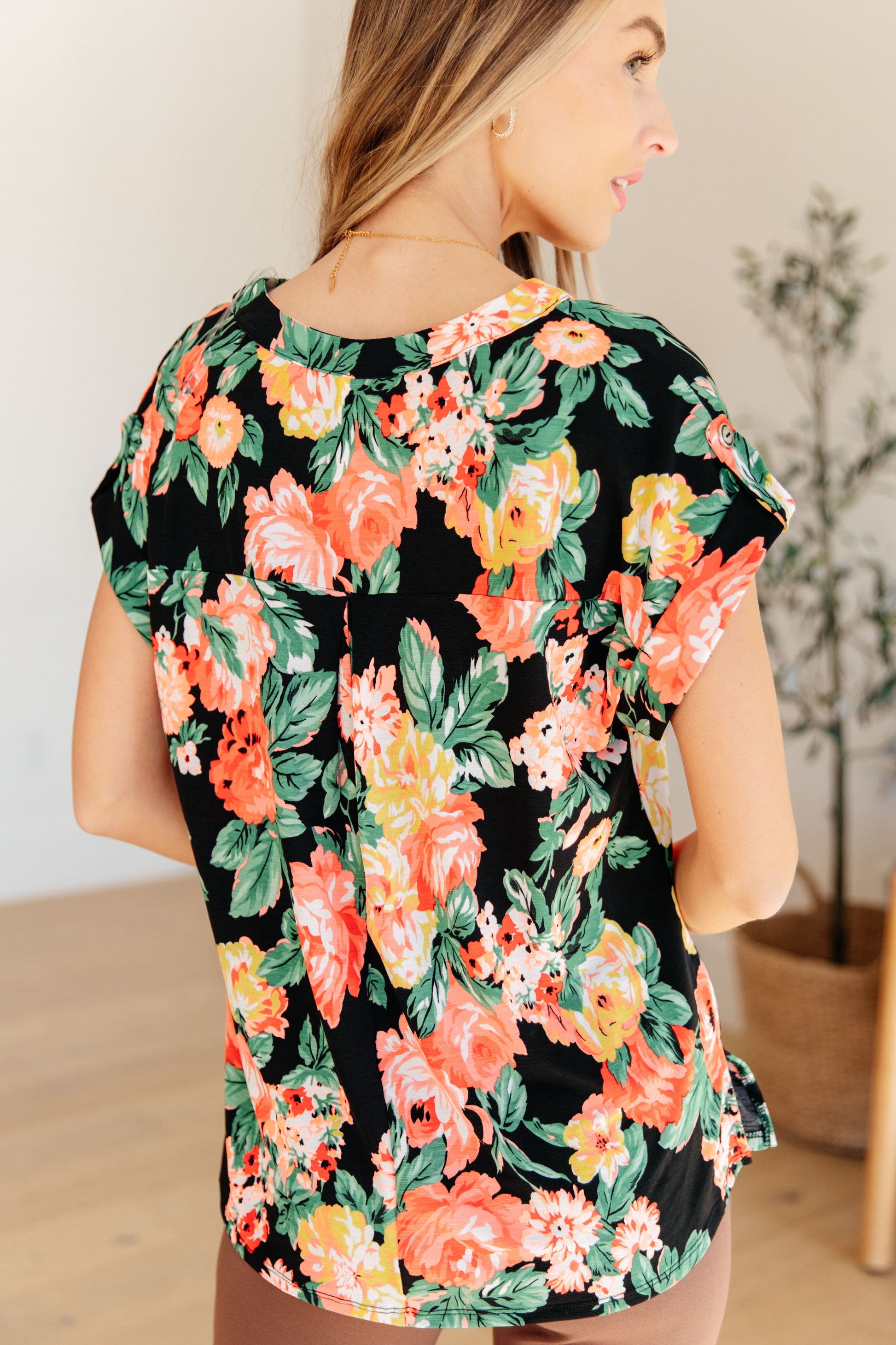 Lizzy Cap Sleeve Top in Black Garden Floral - Hey Hunni LLC