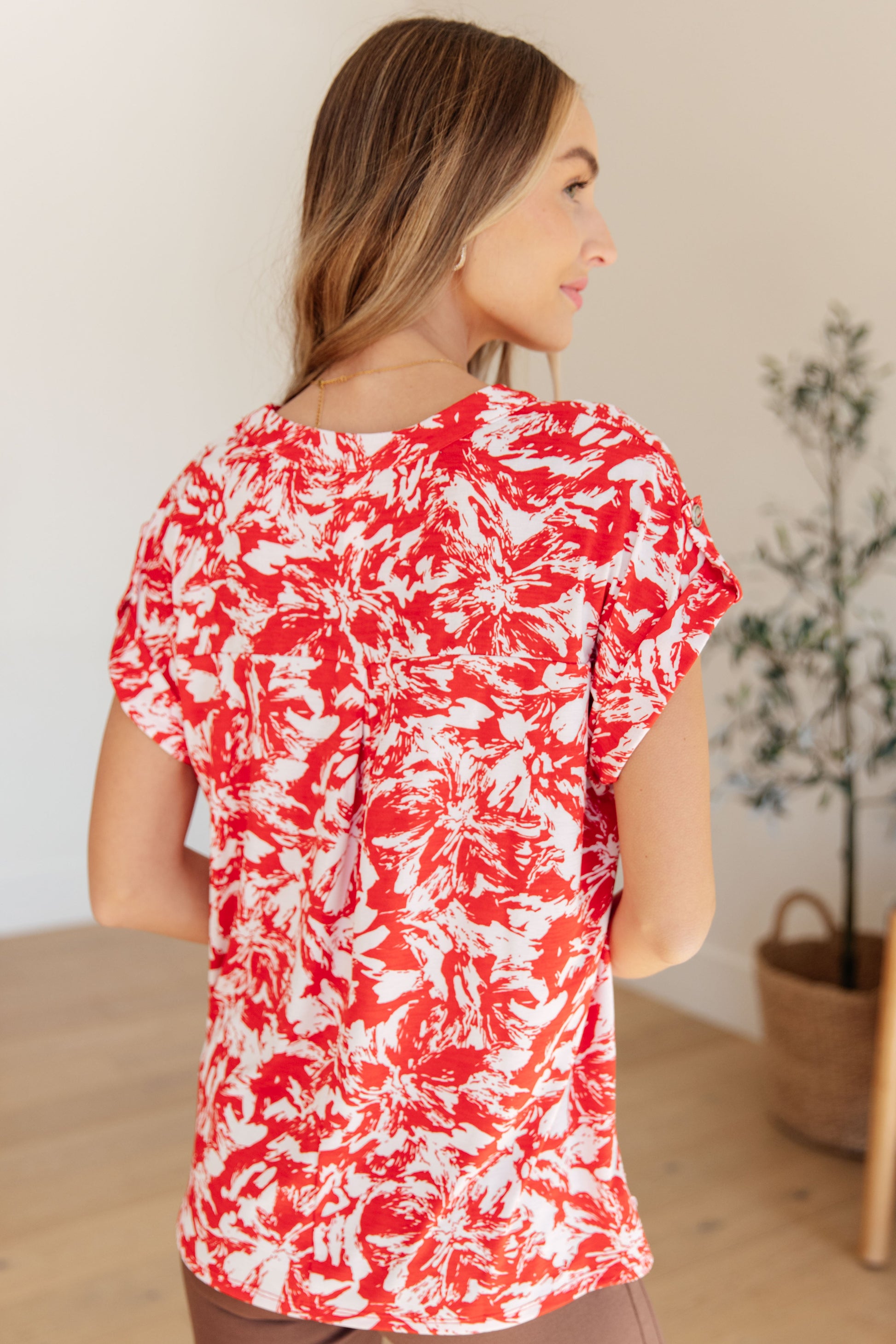 Lizzy Cap Sleeve Top in Red Floral - Hey Hunni LLC