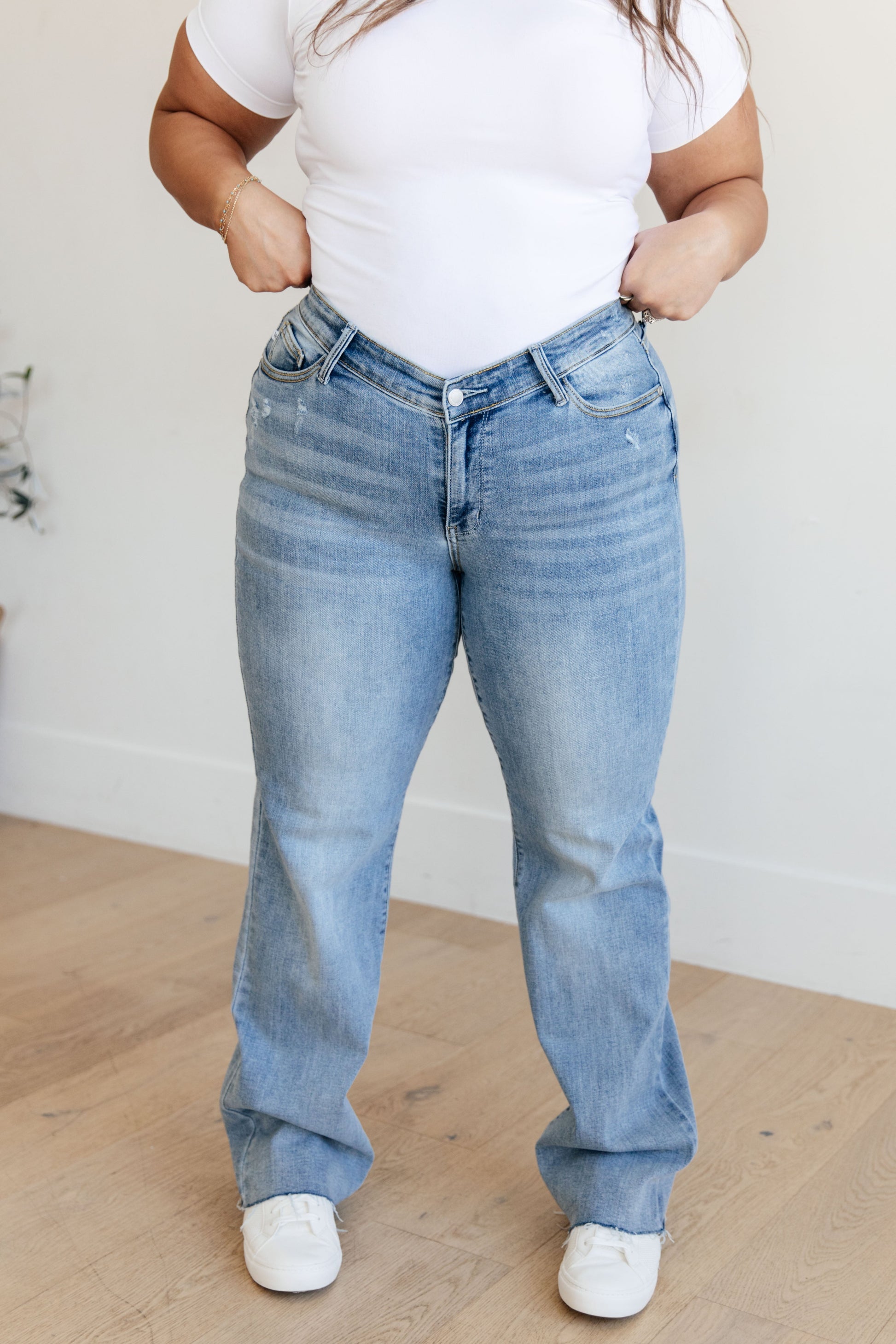 Mildred High Rise V Front Waistband Straight Jeans - Hey Hunni LLC